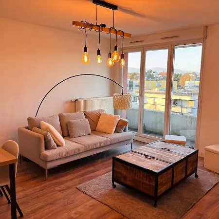 Du Chateau Apartment